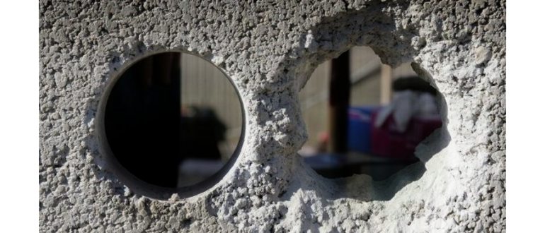 Дырка в бетонной стене