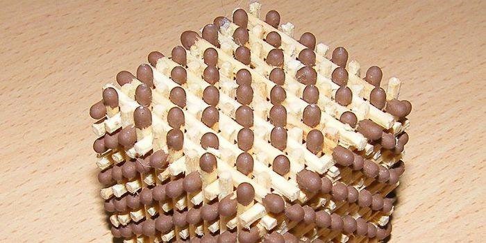 Кубик из спичек