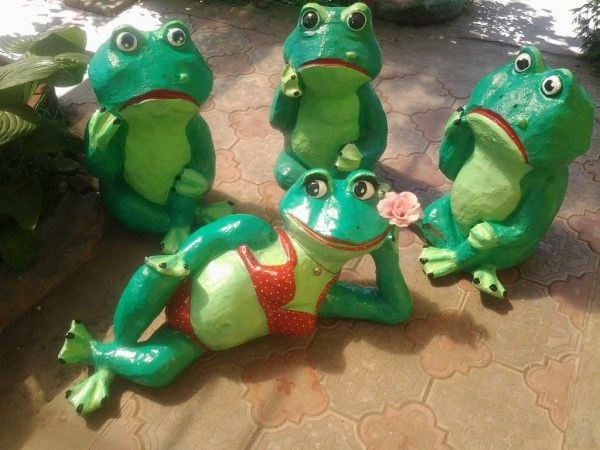 Лягушка из монтажной пены