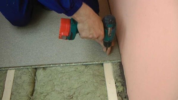 Не забывайте о зазоре от стены - иначе будет слишком "громко" слышно ударные шумы 