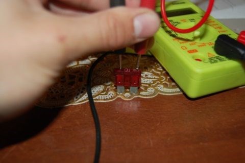 Проверяем предохранитель