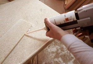 Склеивание столешницы из искусственного камня