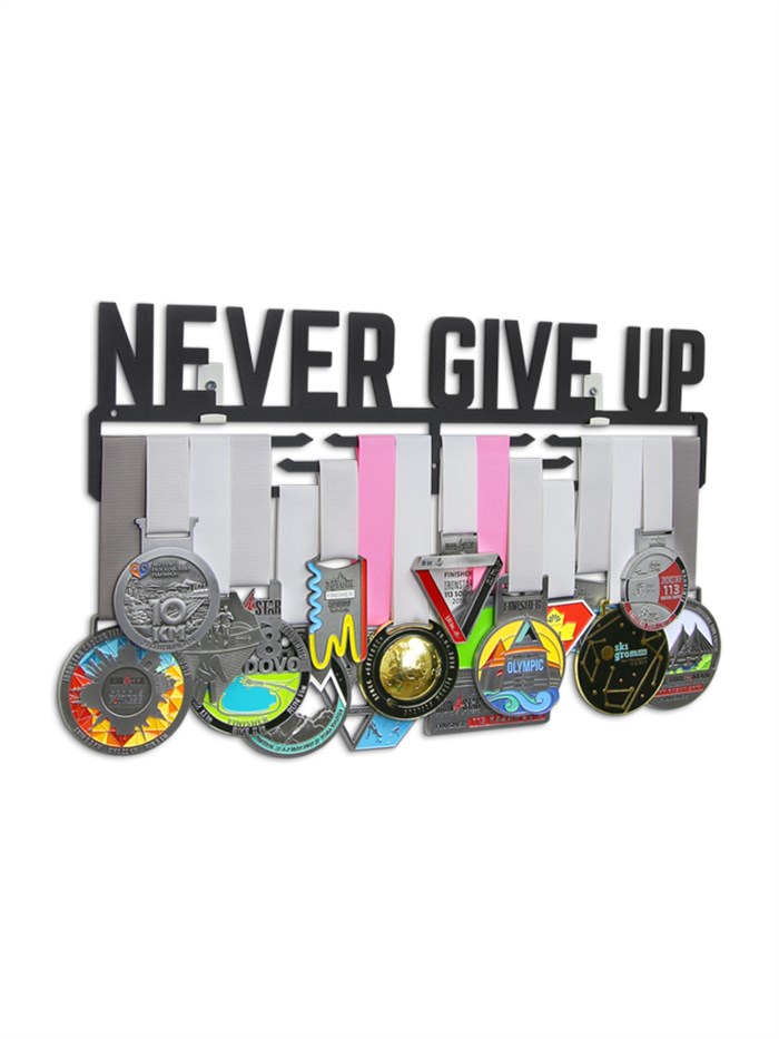 Медальница Never give up
