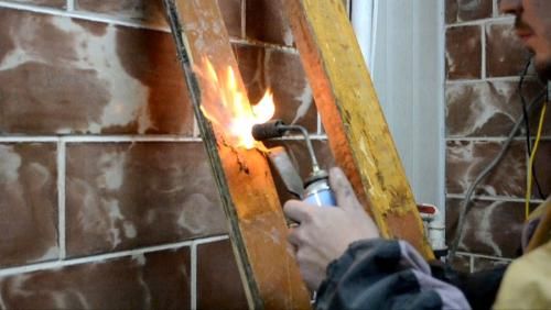 Чем снять масляную краску с дерева в домашних условиях