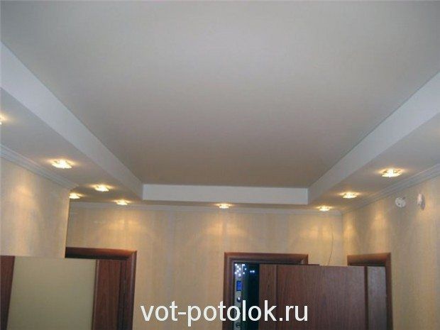 Комбинированный потолок из гипсокартона и натяжного потолка с подсветкой