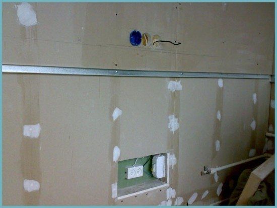Чем клеить потолочную плитку из пенопласта к гипсокартону