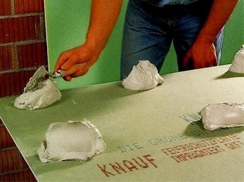 Отделка стен из газоблока гипсокартоном без каркаса и профиля