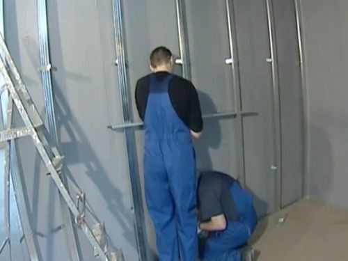 Как выровнять стены в частном доме гипсокартоном видео